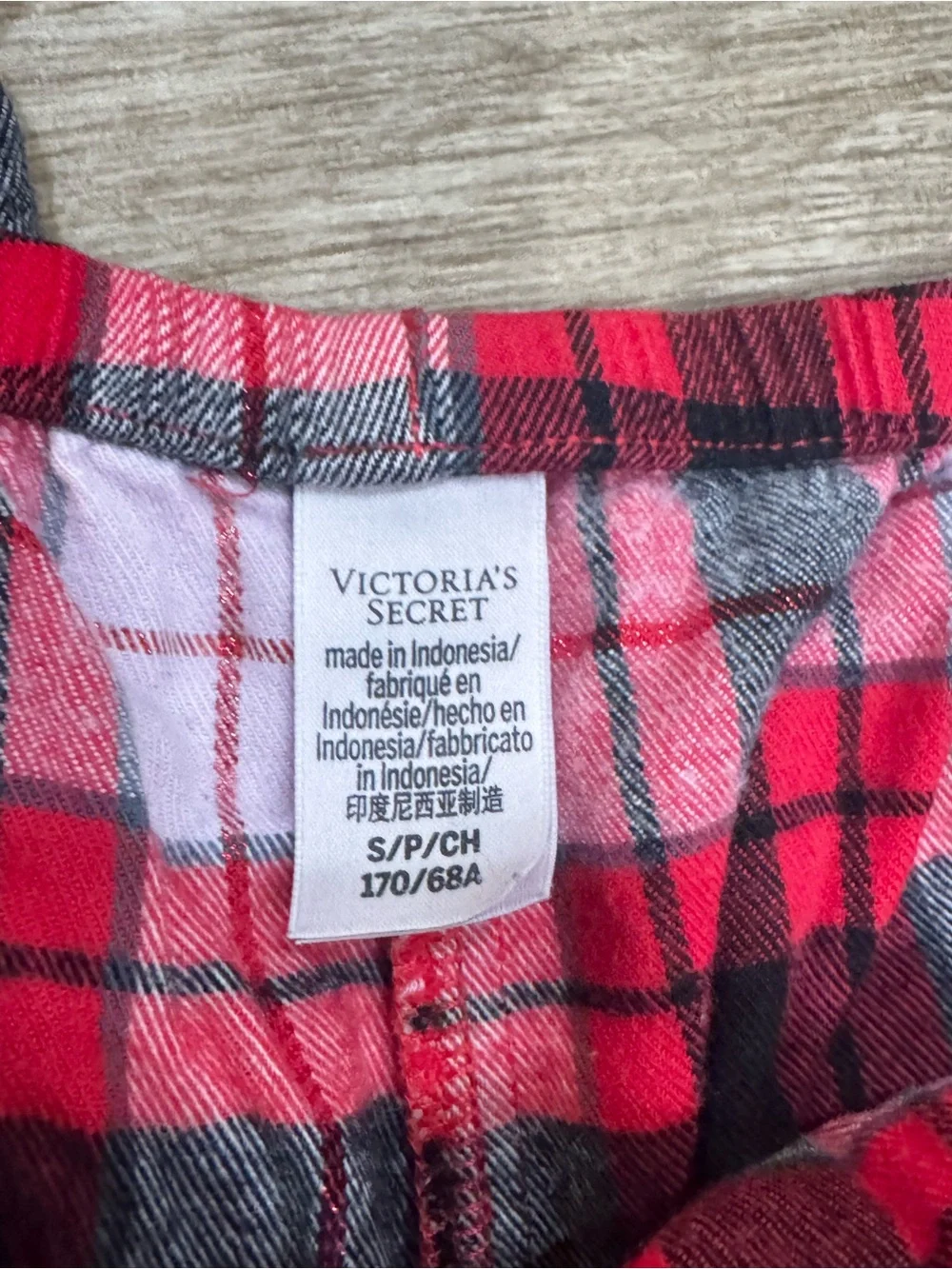Victoria’s Secret Red black Plaid Flannel Pajama Set Button Front Size Small